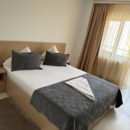 Fast Airport Accomodation Otopeni Extérieur photo