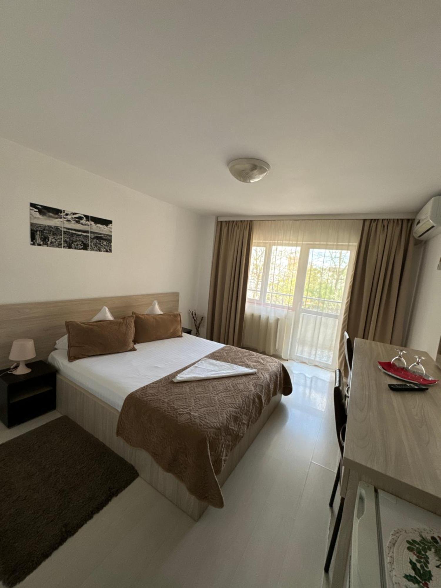 Fast Airport Accomodation Otopeni Extérieur photo