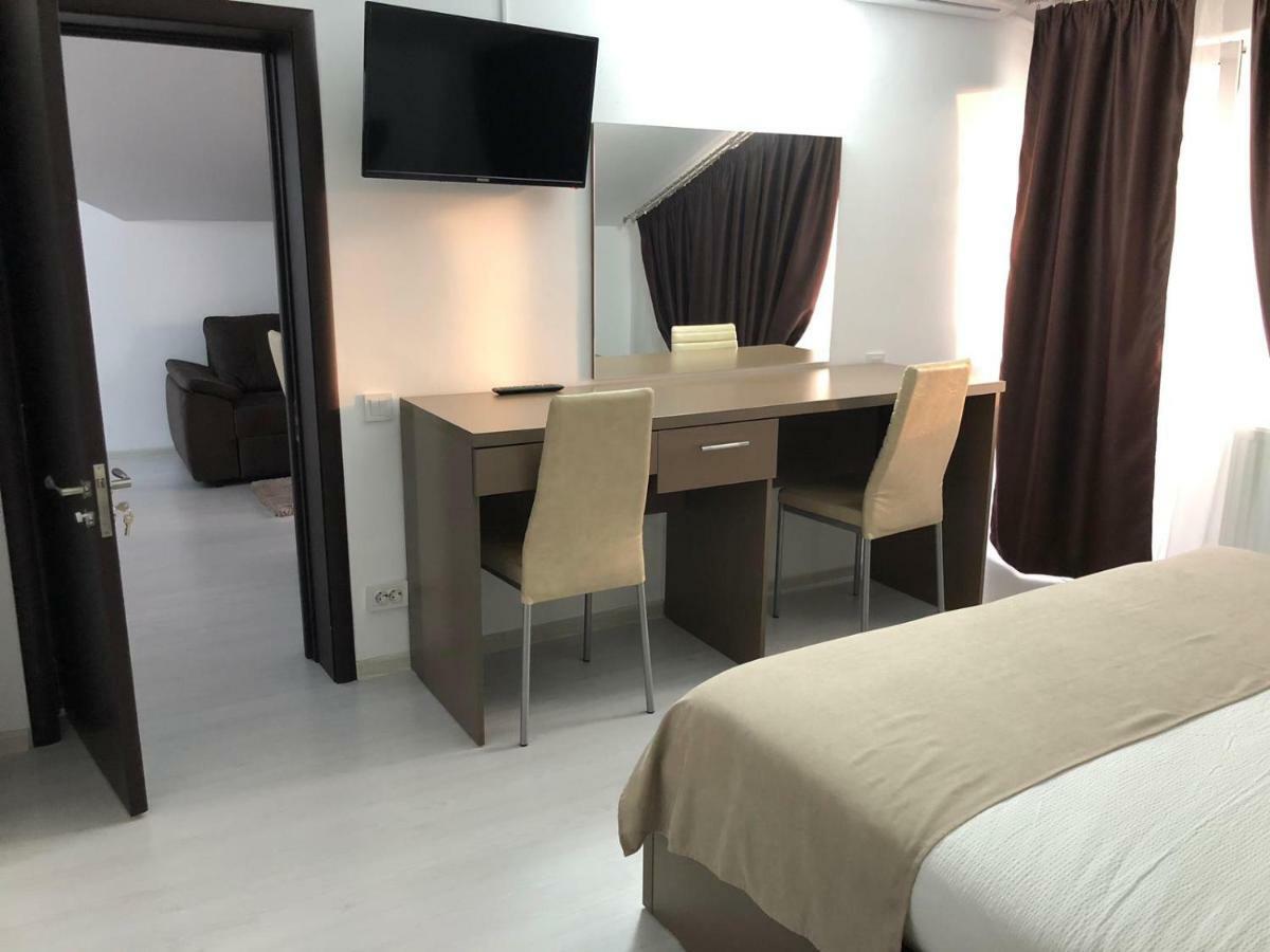 Fast Airport Accomodation Otopeni Extérieur photo