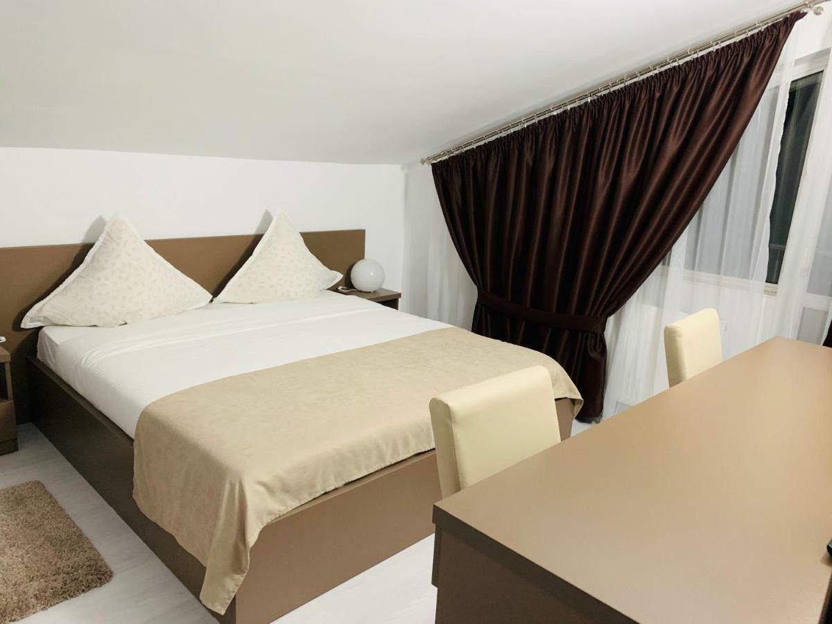 Fast Airport Accomodation Otopeni Extérieur photo